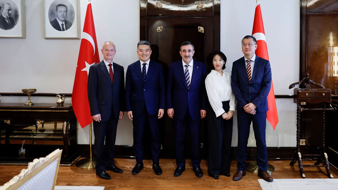 Cumhurbaşkanı Yardımcısı Cevdet Yılmaz Netaş ve ZTE heyeti ile bir araya geldi