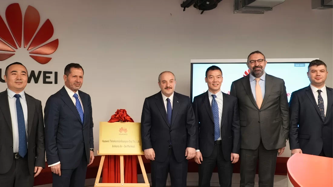 Huawei Türkiye'nin Ankara'daki yeni Ar-Ge Merkezi Bakan Varank tarafından açıldı