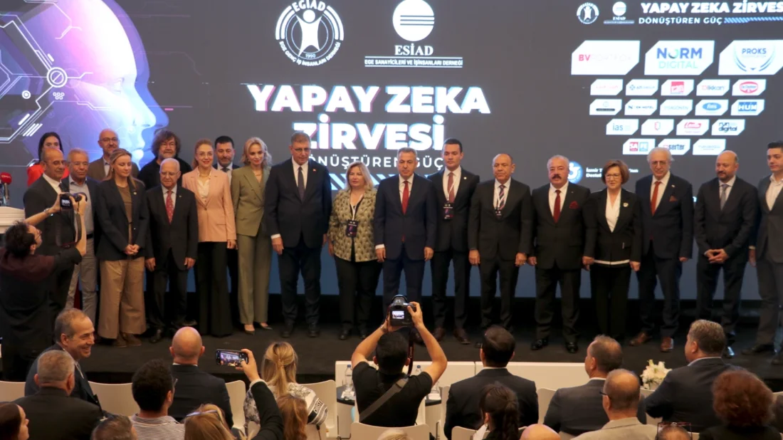 İzmir Yapay Zeka Zirvesi, teknolojide öncü olma hedefiyle toplandı
