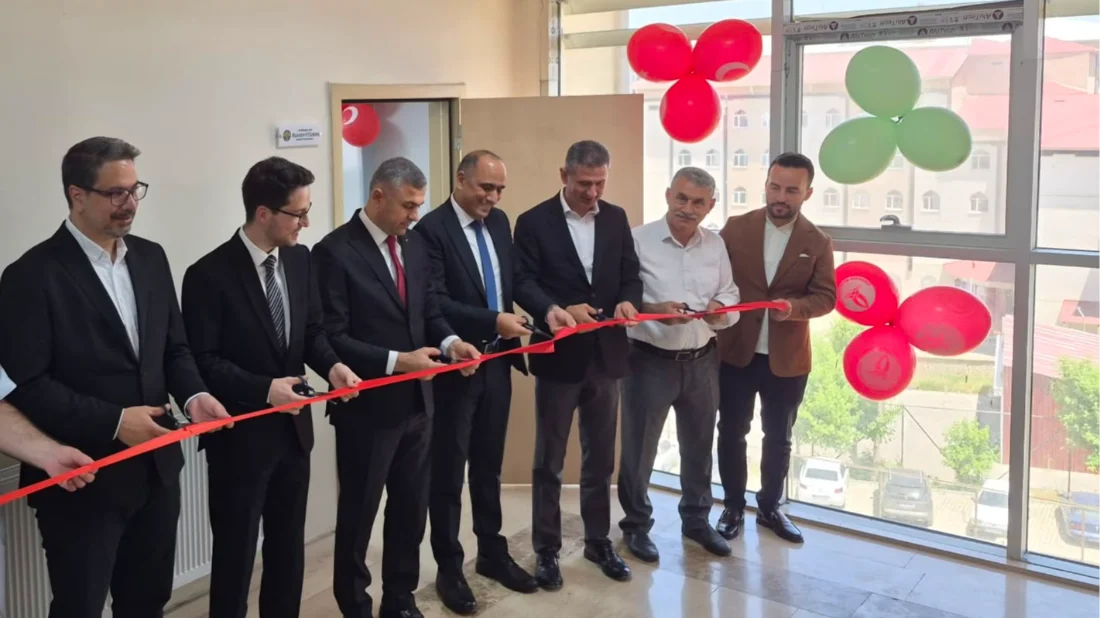 Muş’ta Yeni Bilgisayar Laboratuvarı Öğrencilerin Kullanımına Sunuldu