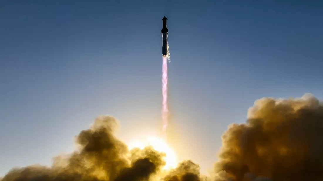 SpaceX'in Starship roketi 8. test uçuşunda parçalandı