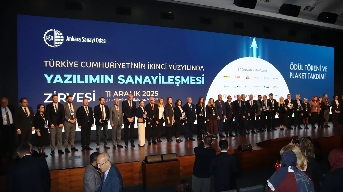 Türkiye Yazılımın Sanayileşmesi Zirvesi’nden Tarihi Mesajlar: “Artık Fabrika Bacası Değil, Kod Satırı Yükseliyor”