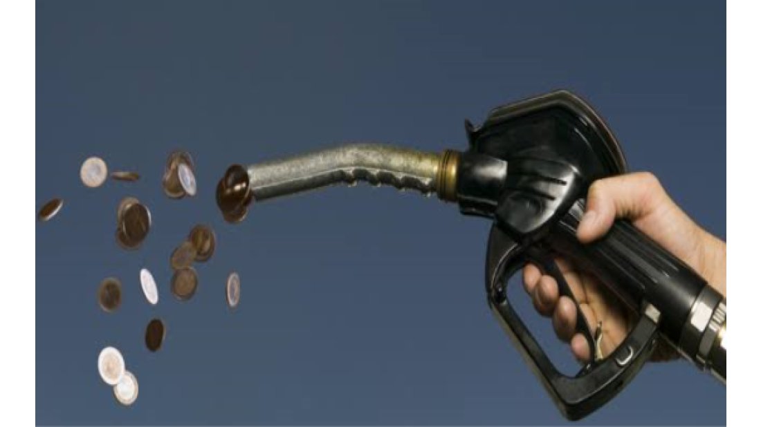 Benzine ve motorine 2’şer kuruş gece yarısı “gizli” zam…