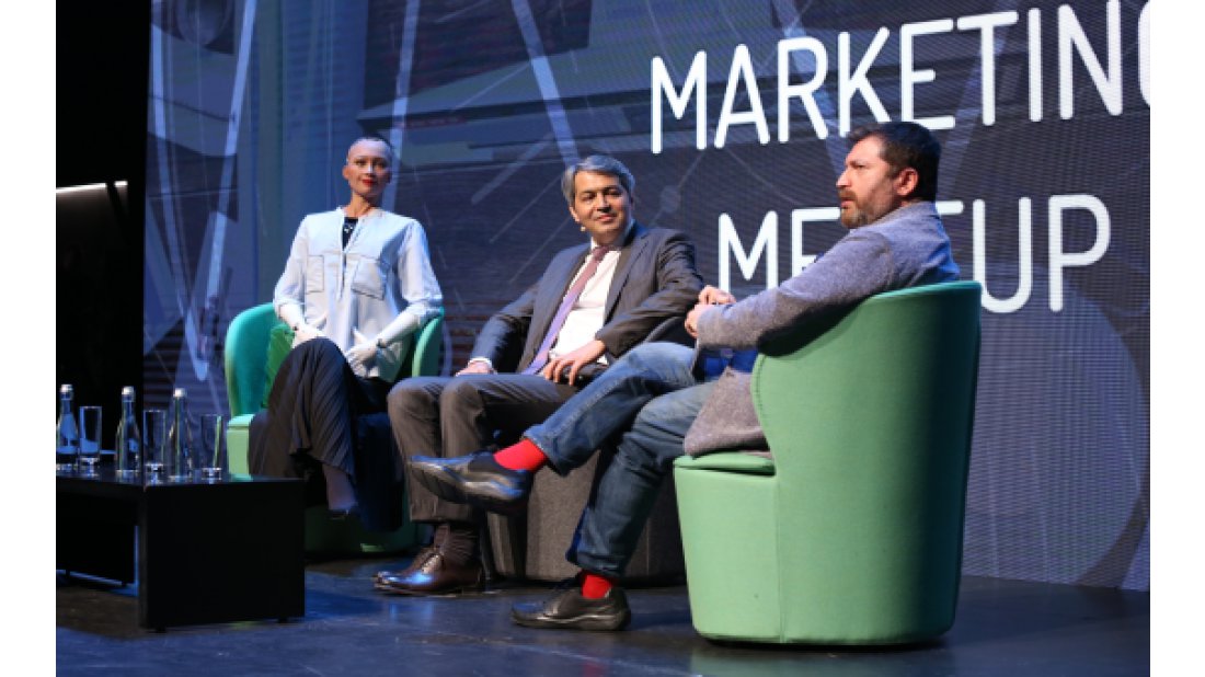 Marketing Meetup’ın yıldızı robot Sophia oldu