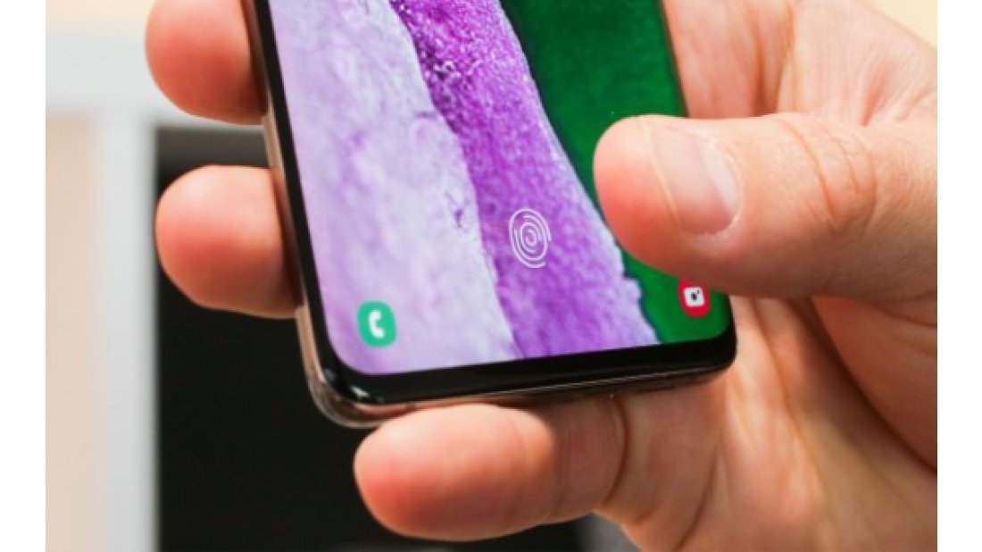 Samsung Galaxy S10'un kilidinin herhangi birinin parmak iziyle açılabildiğini doğruladı
